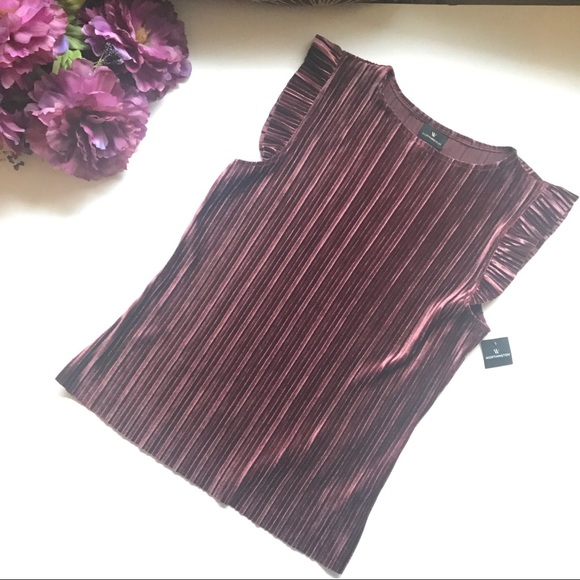 NWT crushed velvet top with ruffle shoulder - Picture 3 of 8